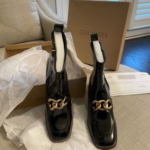 Brand new Loreen ankle boots with gold hardware